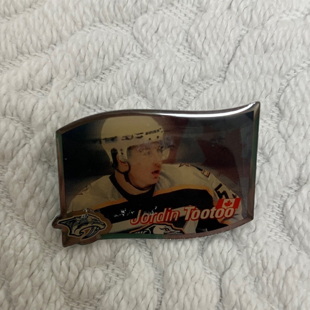 Vintage NHL lapel pins, set of 8 - Picture 9 of 10